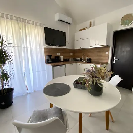 Apartment Flora 1